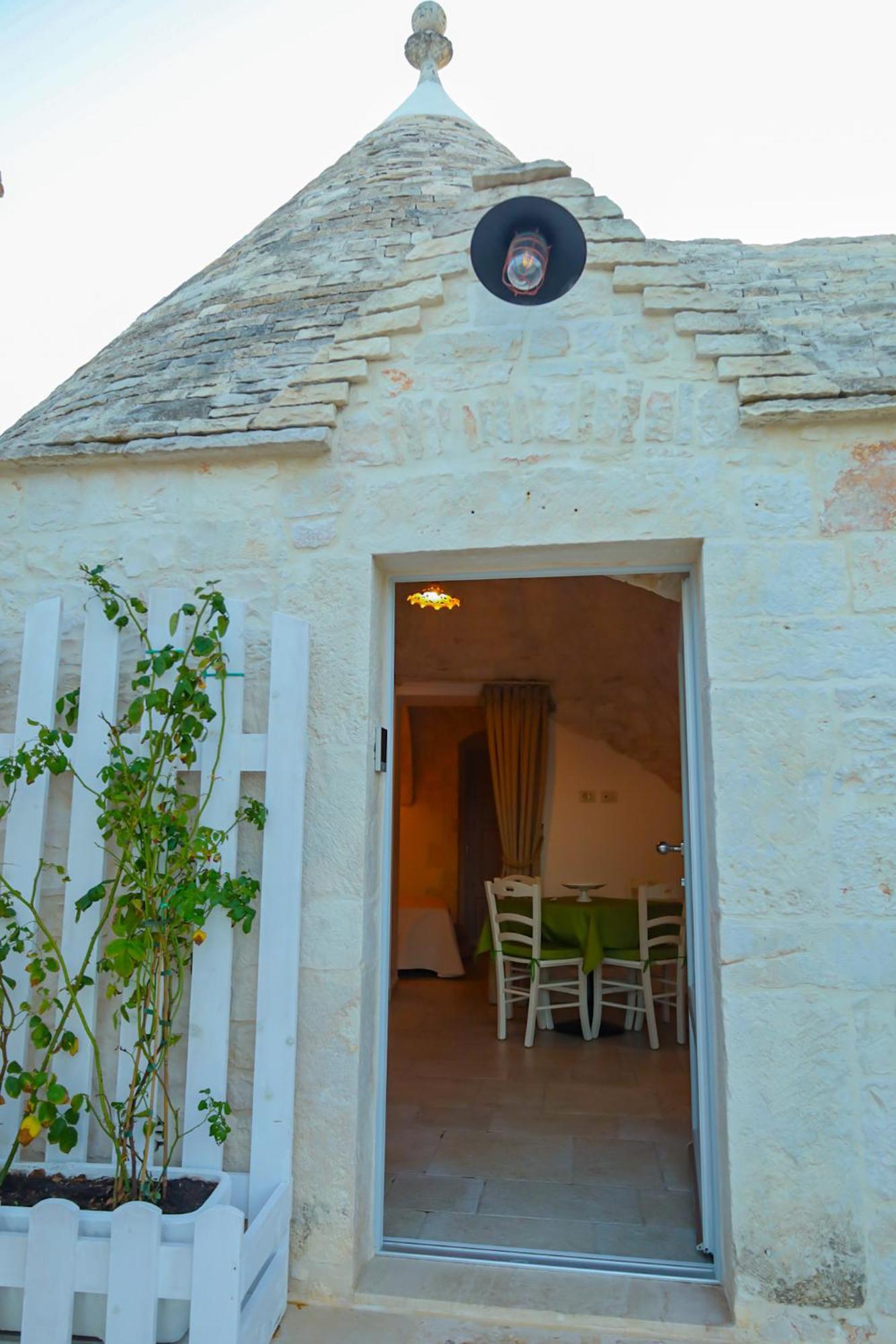 I Trulli Di Nonno Battista Villa Locorotondo Exterior photo